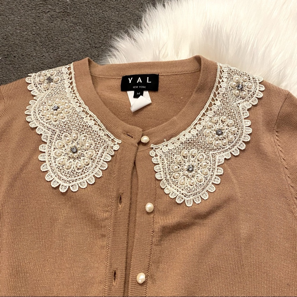 Peach cardigan with lace collar and pearl buttons - Picture 2 of 7